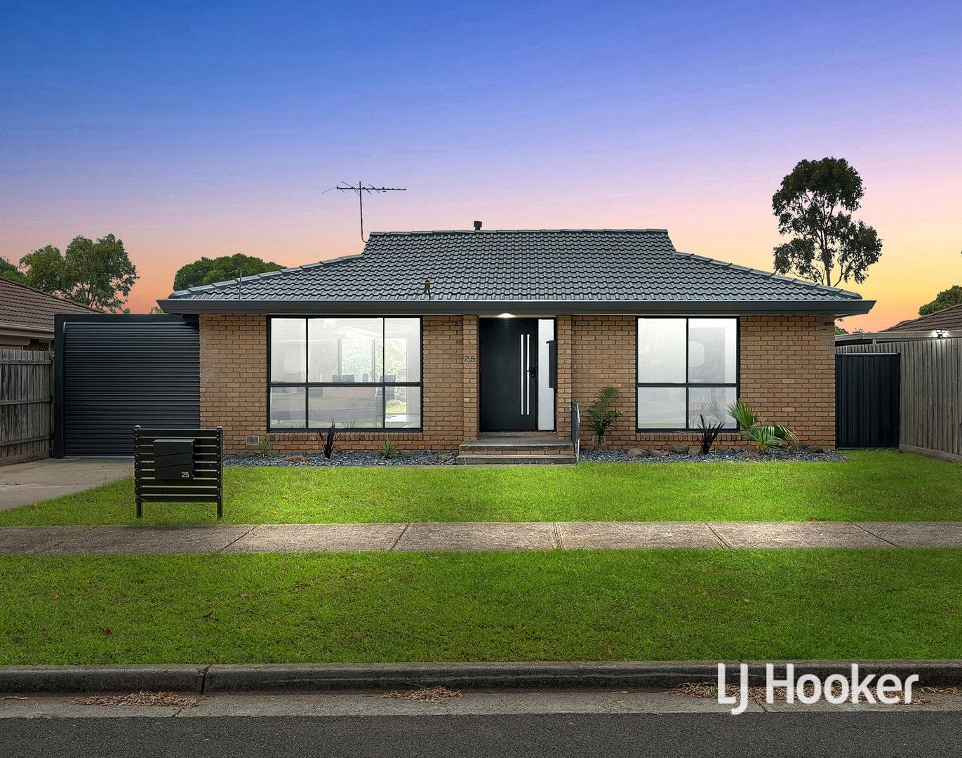 25 Callanan Drive, Melton South VIC 3338, Image 2