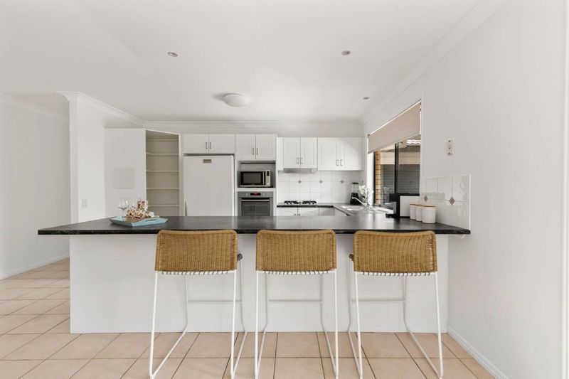 5 bedrooms House in 6 Ocean Links Close SAFETY BEACH NSW, 2456