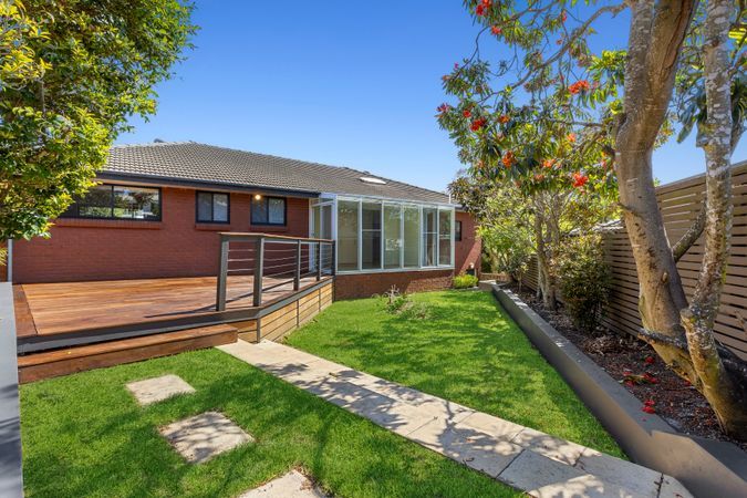 3 bedrooms House in 1 Rydal Place WHEELER HEIGHTS NSW, 2097