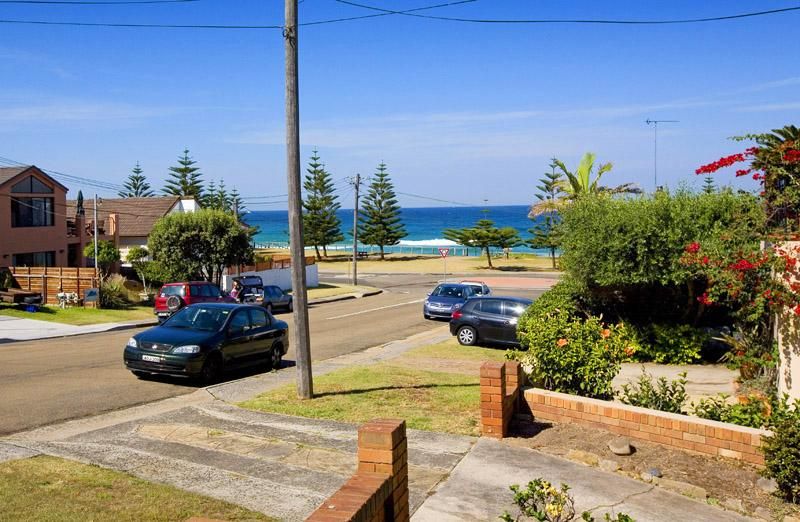 4 Gardere Avenue, CURL CURL NSW 2096, Image 2