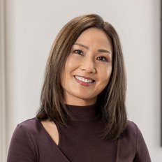 Lisa Nguyen, Sales representative