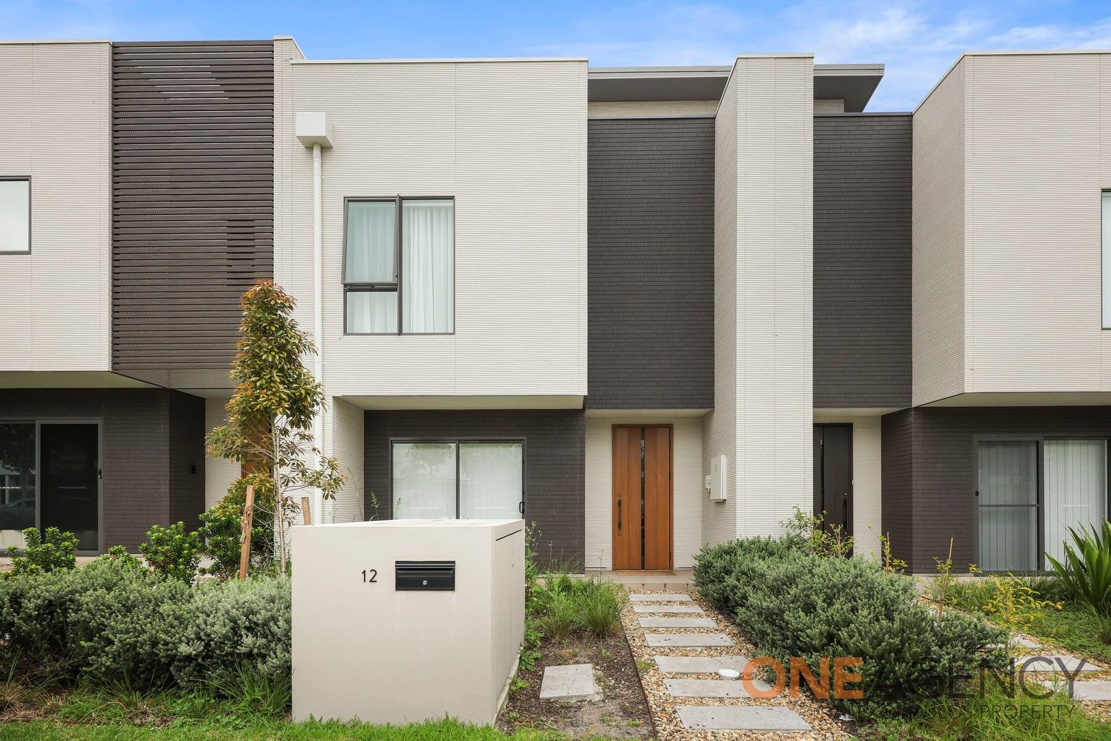 3 bedrooms Townhouse in 12 Lambert Street GLEDSWOOD HILLS NSW, 2557