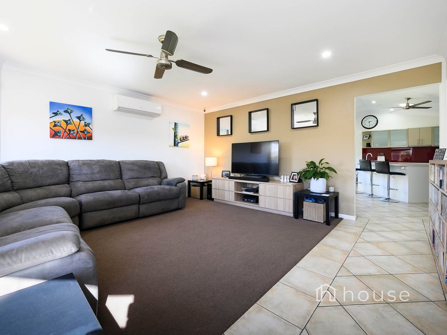 9 Cressbrook Court, Meadowbrook QLD 4131, Image 2