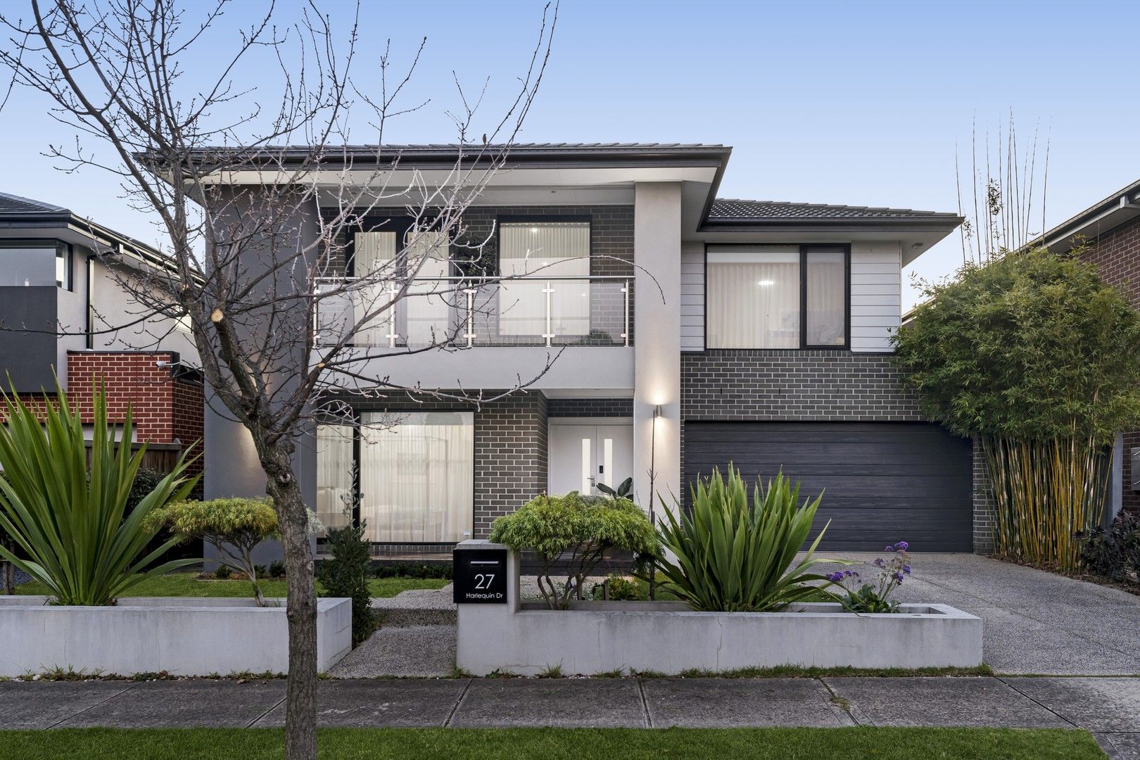5 bedrooms House in 27 Harlequin Drive KEYSBOROUGH VIC, 3173