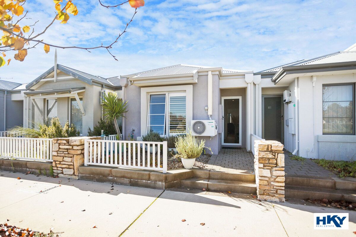 2 bedrooms House in 10 Minegara Lane ELLENBROOK WA, 6069