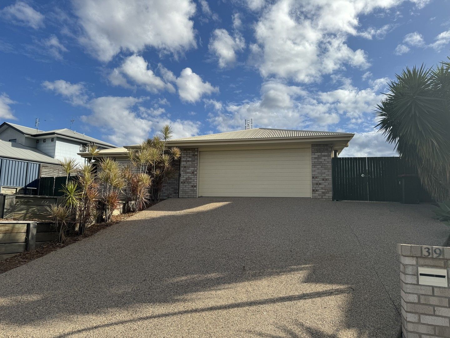 5 bedrooms House in 39 Hannay Street MORANBAH QLD, 4744