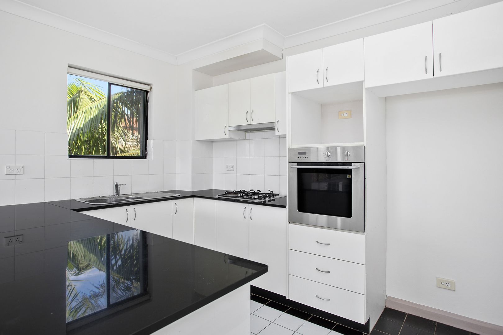 14/3-11 Hawkesbury Avenue, Dee Why NSW 2099, Image 2