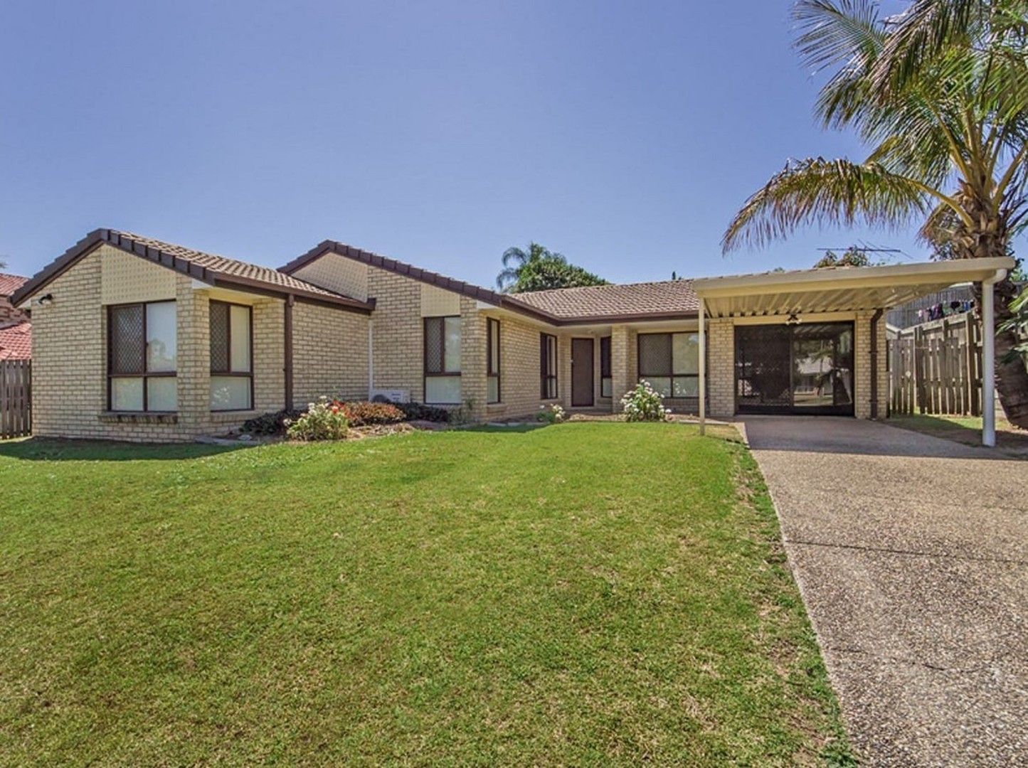 4 bedrooms House in 15 Sandalwood Street SINNAMON PARK QLD, 4073