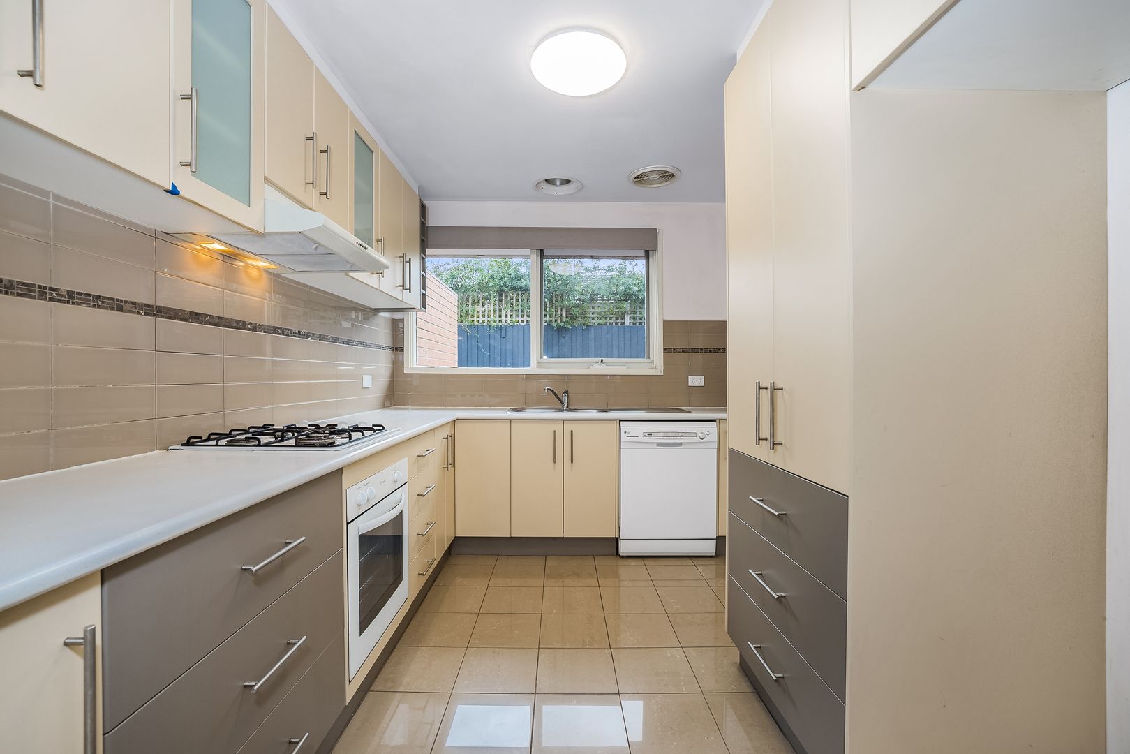 9/1618 Hamilton Road, Bayswater North VIC 3153 Apartment For Rent