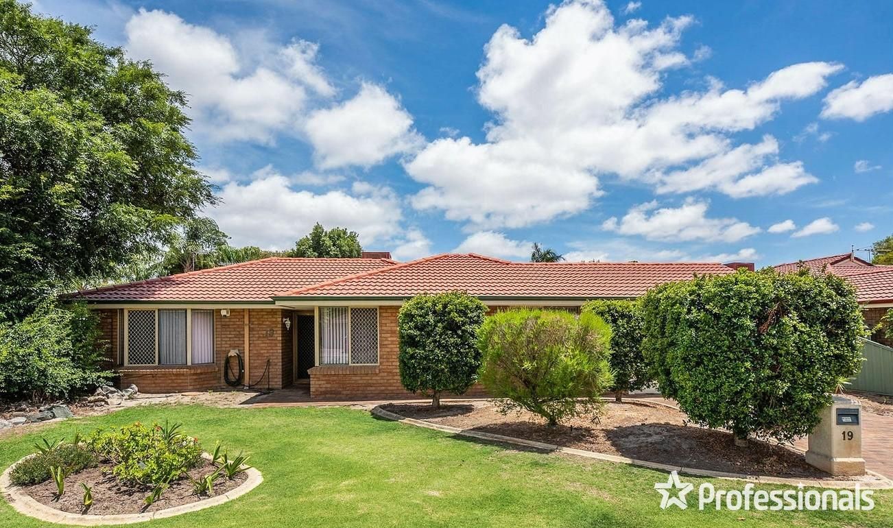 4 bedrooms House in 19 Wateredge Road THORNLIE WA, 6108
