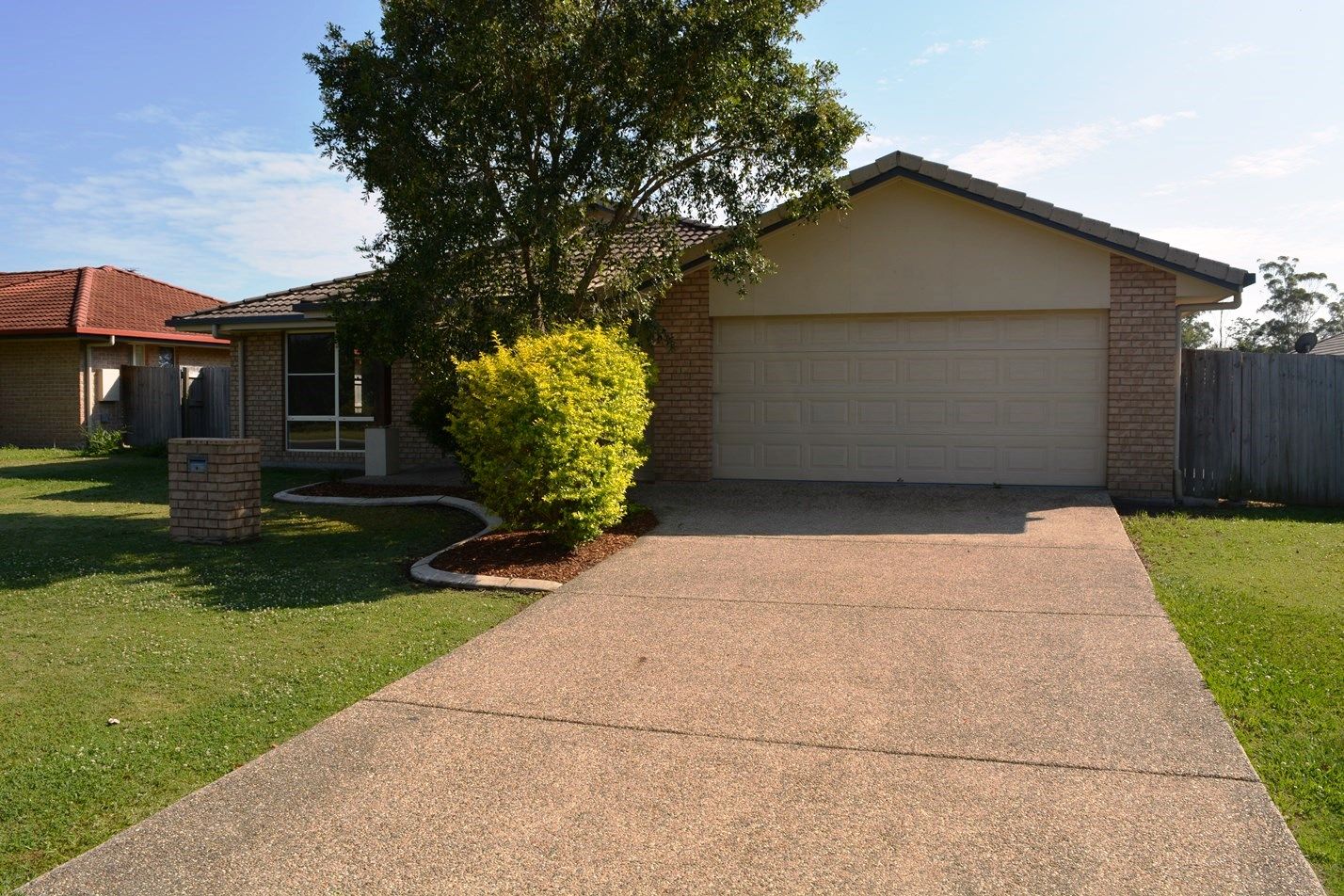 4 bedrooms House in 4 Shallows Place BELLMERE QLD, 4510