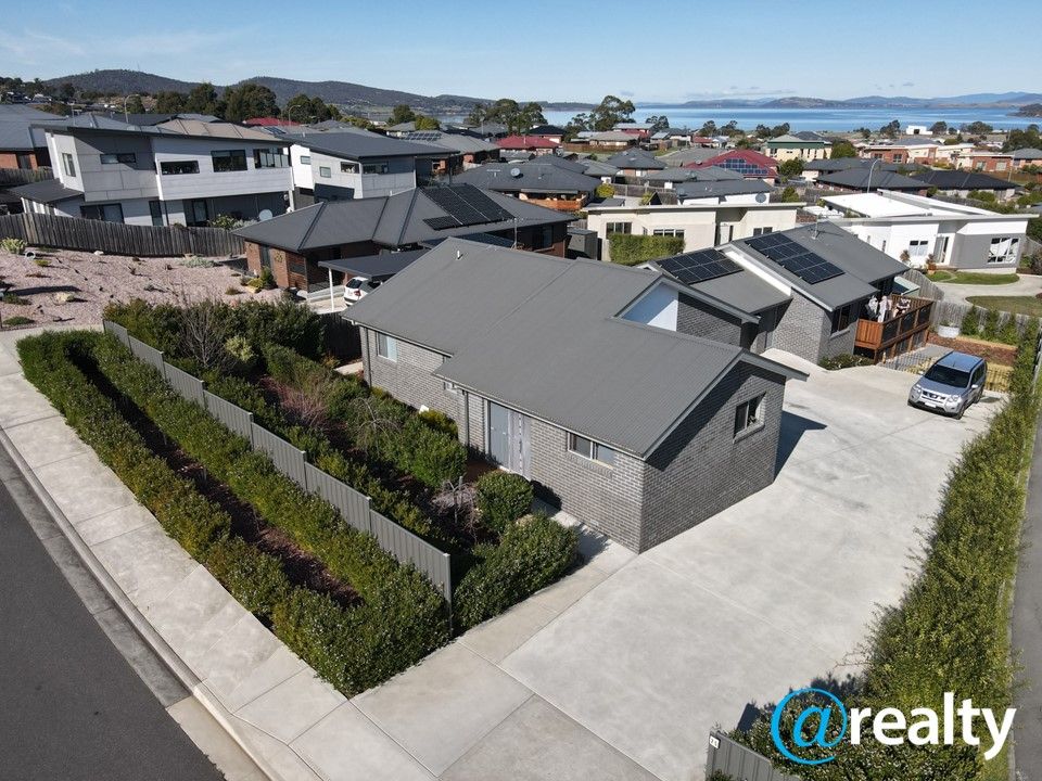 2 bedrooms House in 1/25 Mariah Crescent OAKDOWNS TAS, 7019