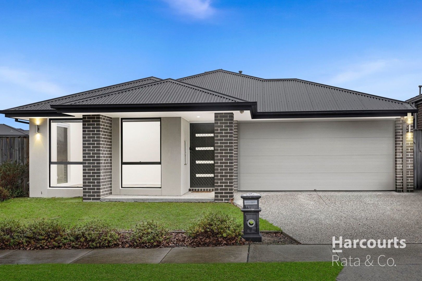 4 bedrooms House in 1 Rowena Way MICKLEHAM VIC, 3064