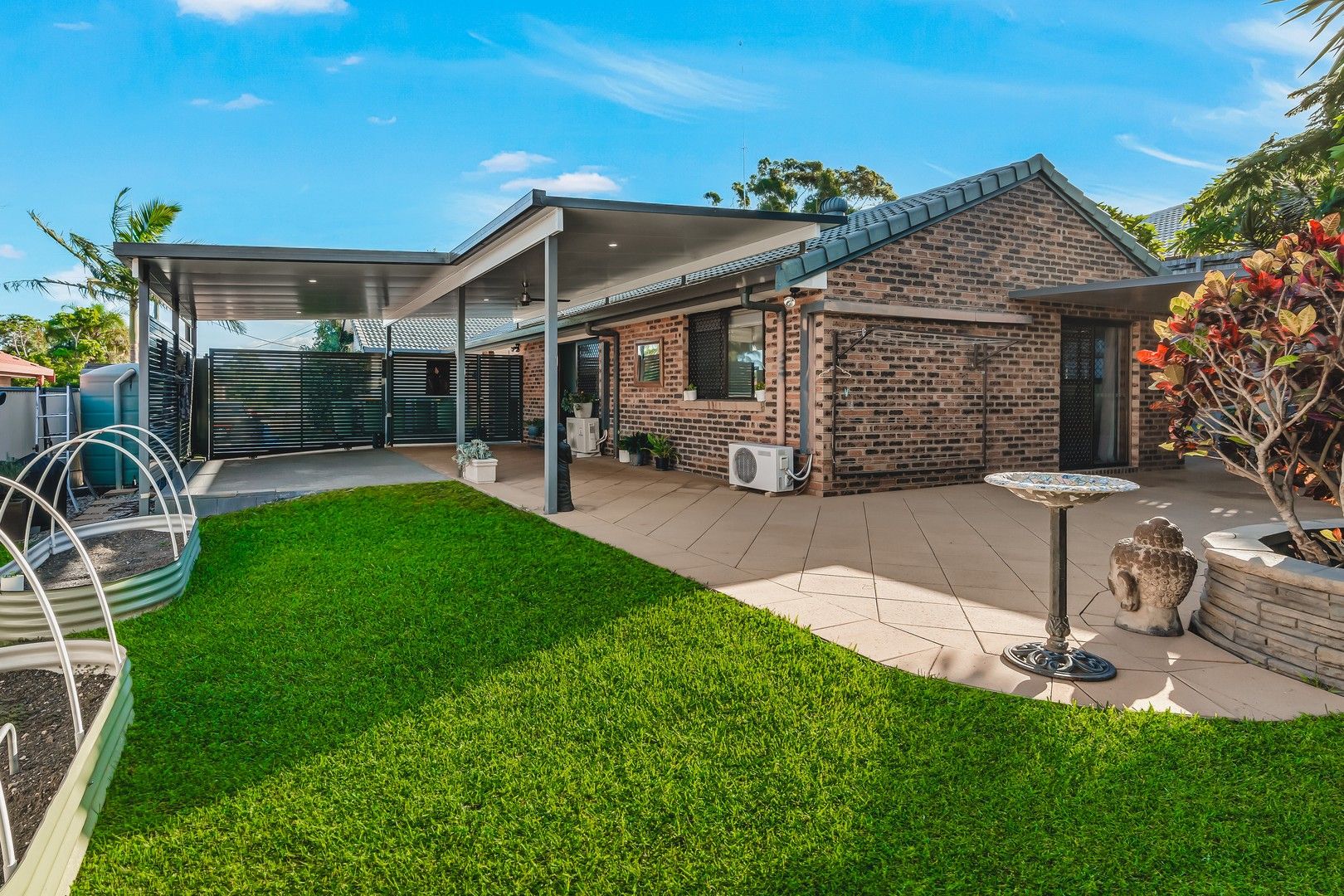 2 bedrooms House in 2/215 Government Road LABRADOR QLD, 4215