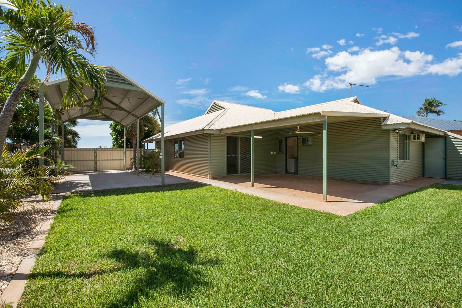 4 bedrooms House in 8 Buchanan Circuit BAYNTON WA, 6714