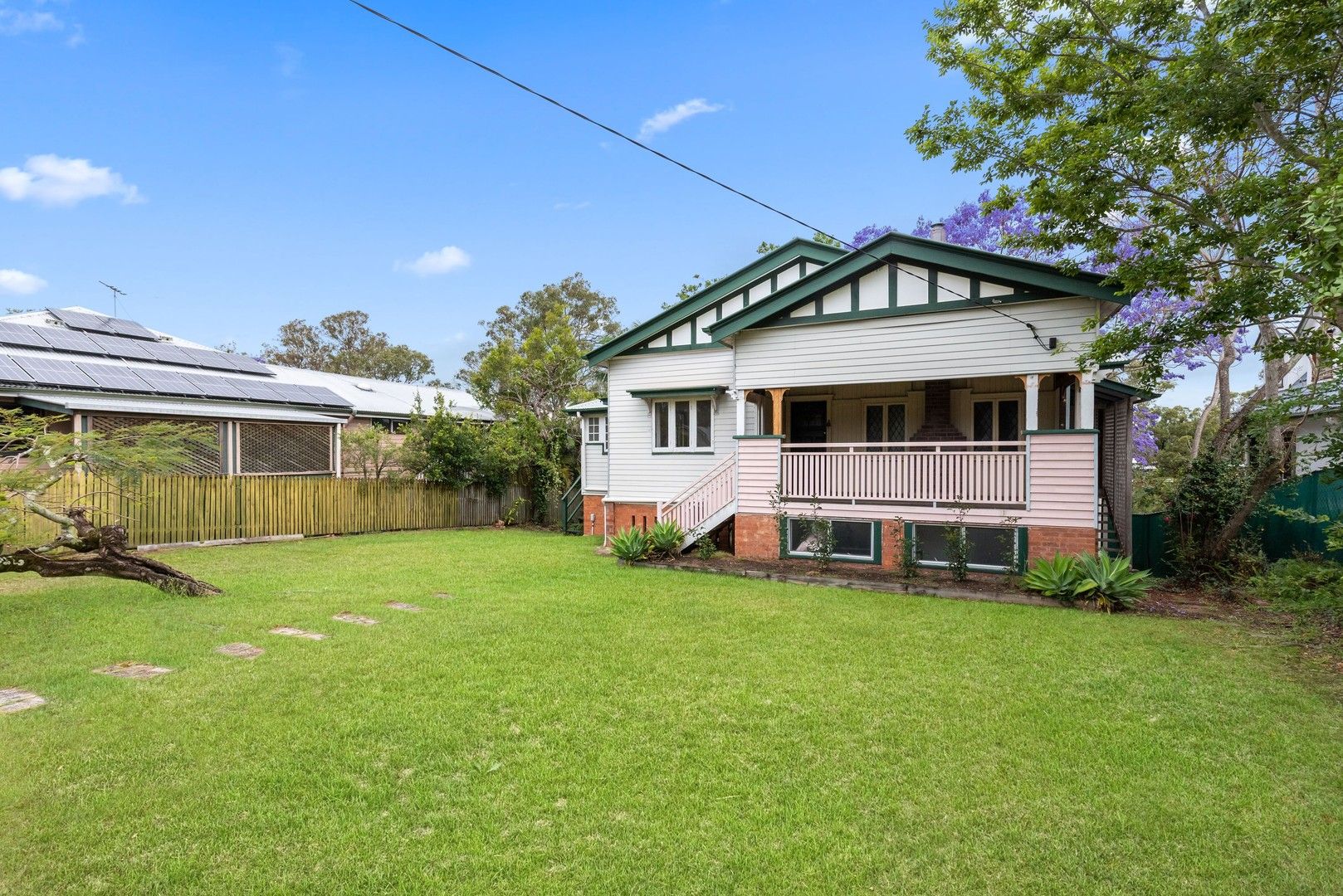 2 bedrooms House in 27 Goldieslie Road INDOOROOPILLY QLD, 4068