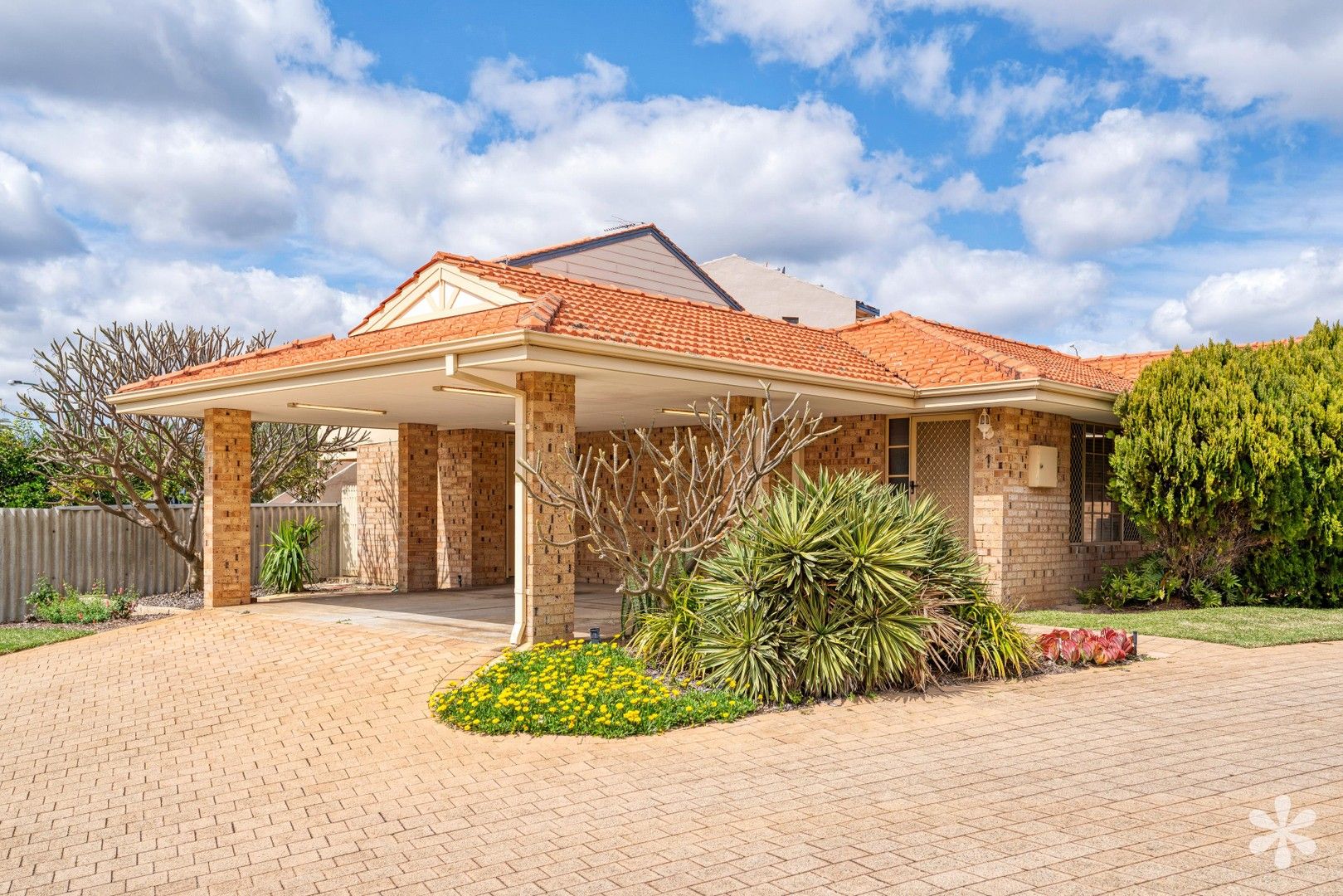 3 bedrooms Villa in 1/330 Preston Point Road ATTADALE WA, 6156