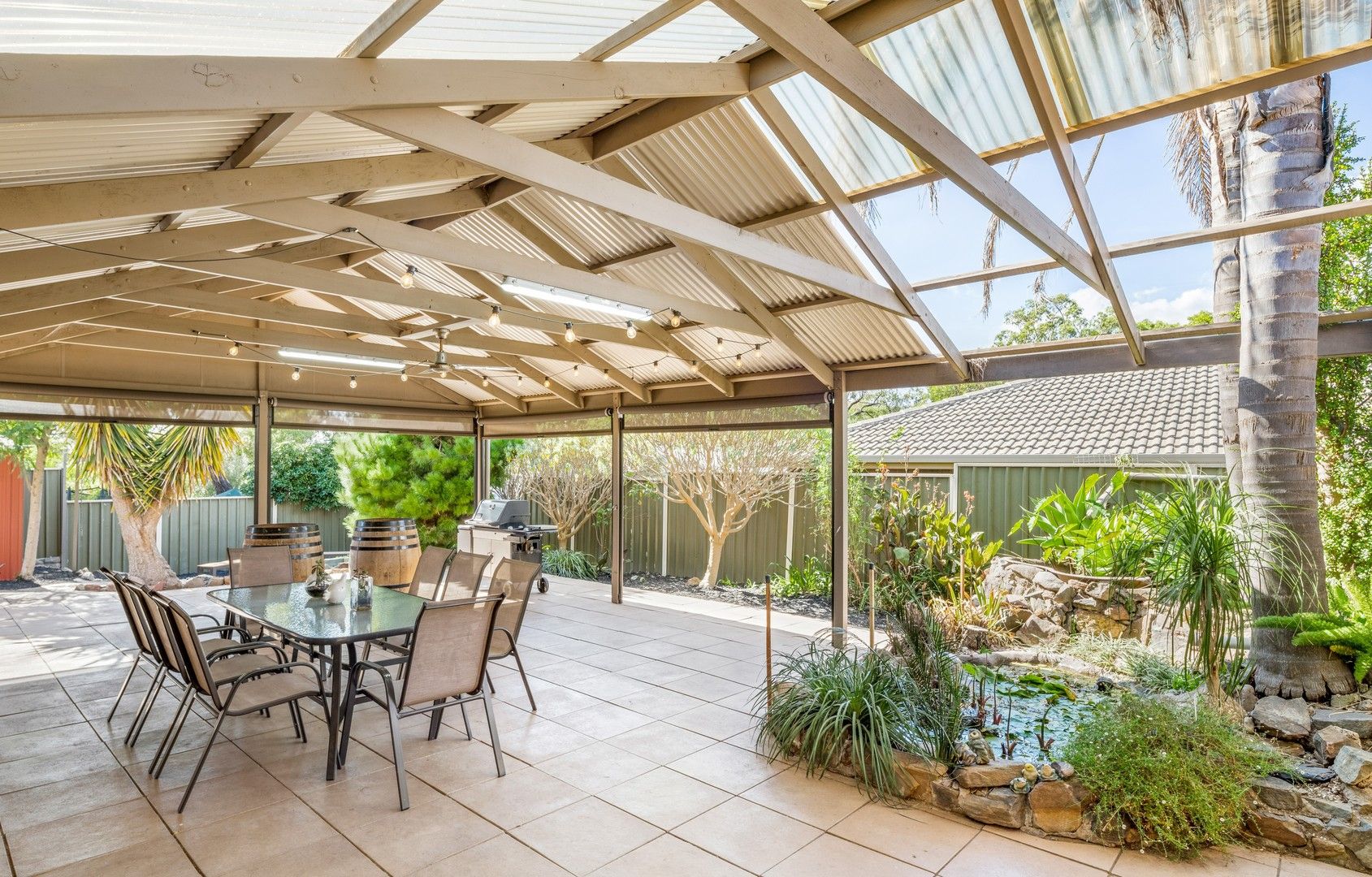 4 bedrooms House in 71 Fraser Avenue HAPPY VALLEY SA, 5159