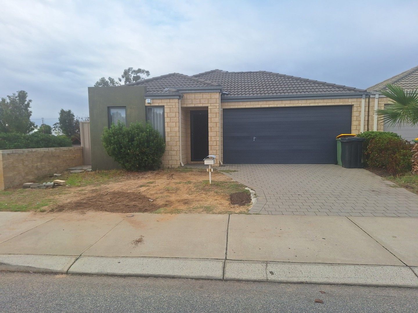 3 bedrooms House in 10 Panozza Circle MADDINGTON WA, 6109
