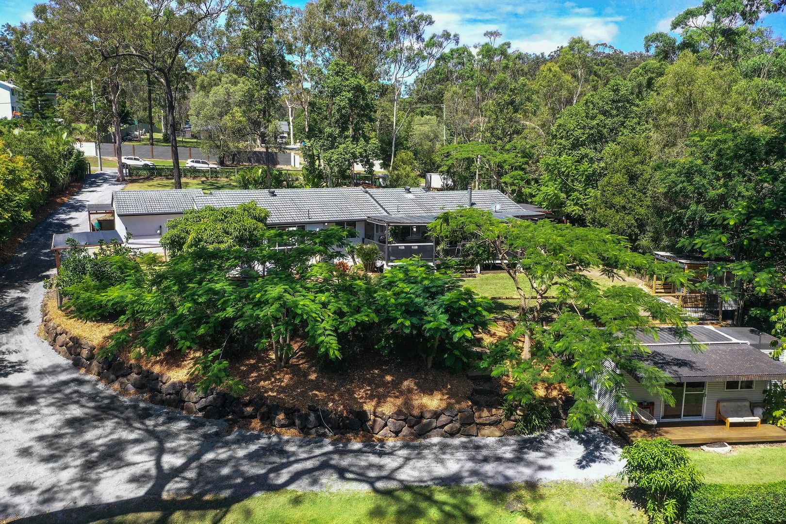 127 Castle Hill Drive North, Gaven QLD 4211, Image 2