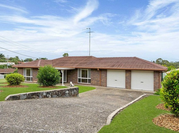 2 Duesbury Crescent, Edens Landing QLD 4207