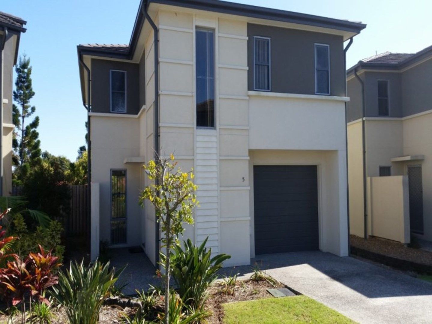 3 bedrooms Townhouse in 5/1 Belongil Street PACIFIC PINES QLD, 4211