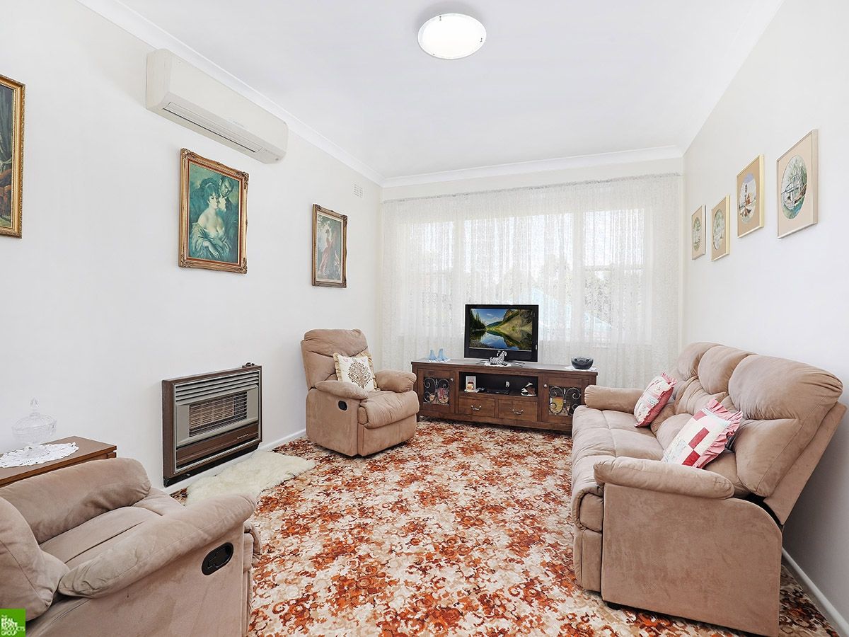 12 Hill Grove, Balgownie NSW 2519, Image 2