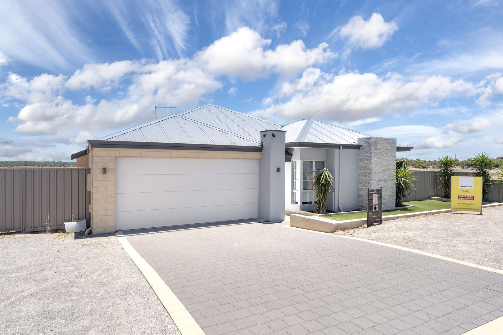 4 bedrooms House in 20 Isopogon View MORESBY WA, 6530