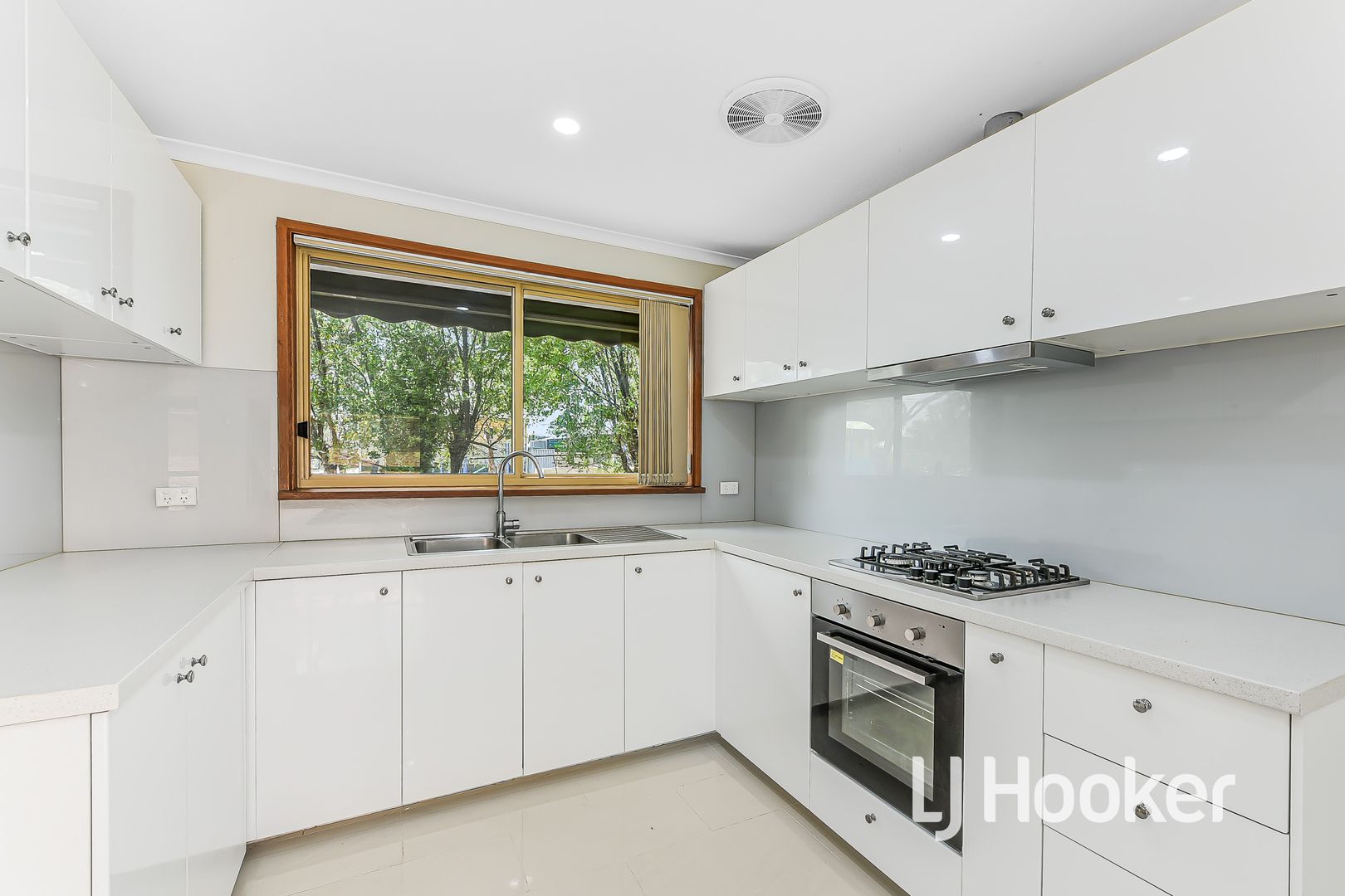 2/16-18 Regans Road, Hampton Park VIC 3976, Image 2