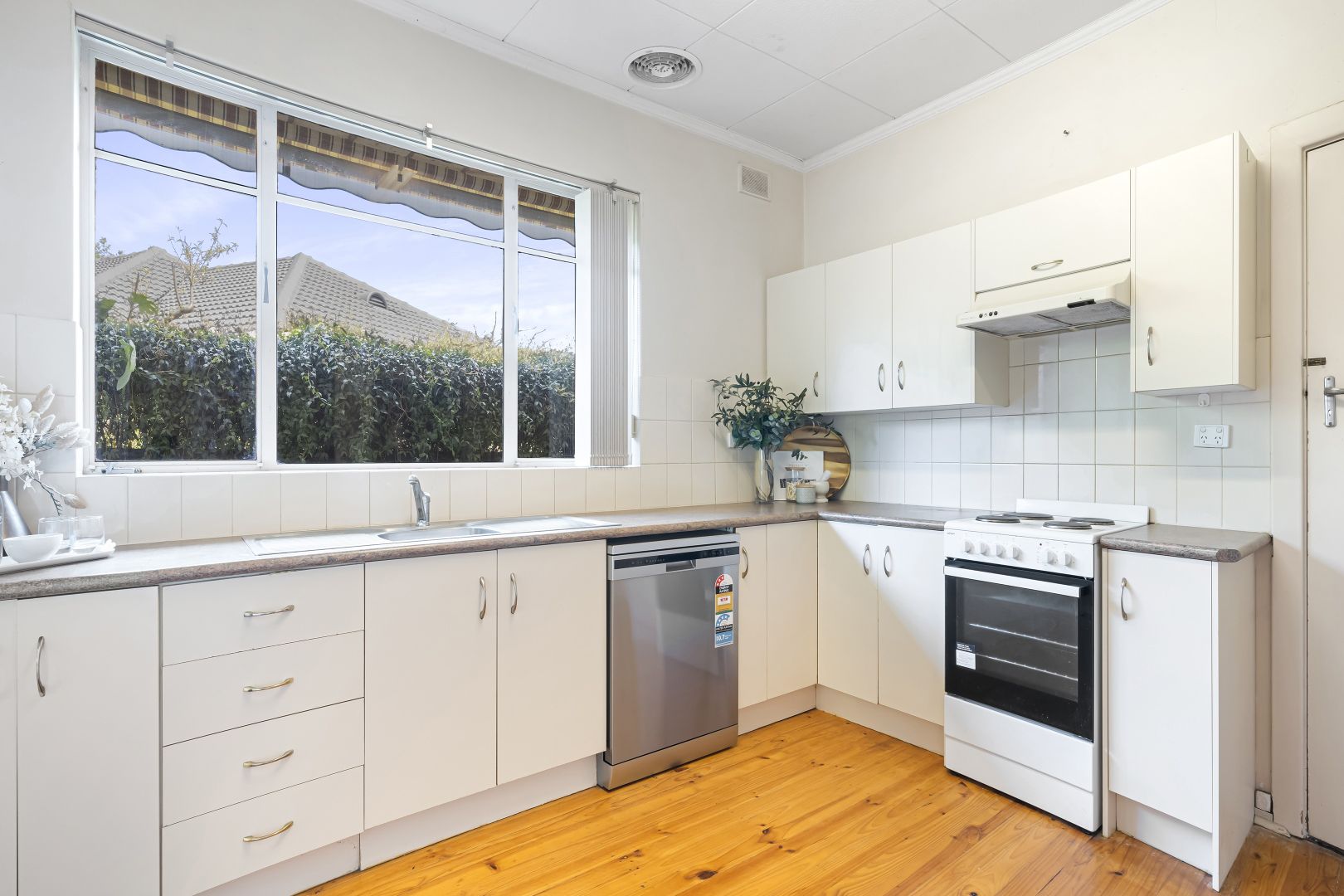 37 Minchinbury Terrace, Marion SA 5043, Image 2