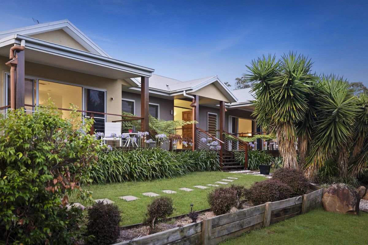 5 bedrooms House in 2 Pendrea Close KLEINTON QLD, 4352