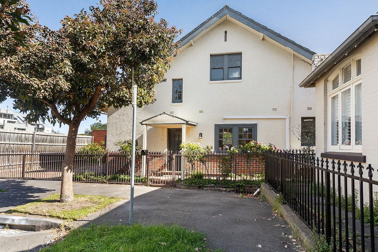 2 bedrooms House in 128 Jubilee St WINDSOR VIC, 3181