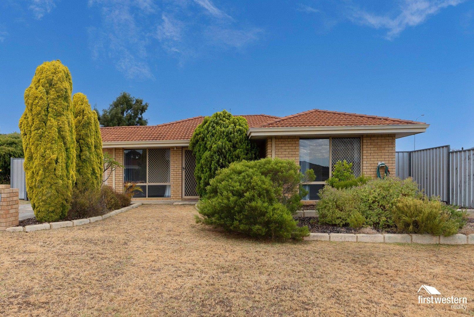 4 bedrooms House in 38 Serpentine Gardens CLARKSON WA, 6030