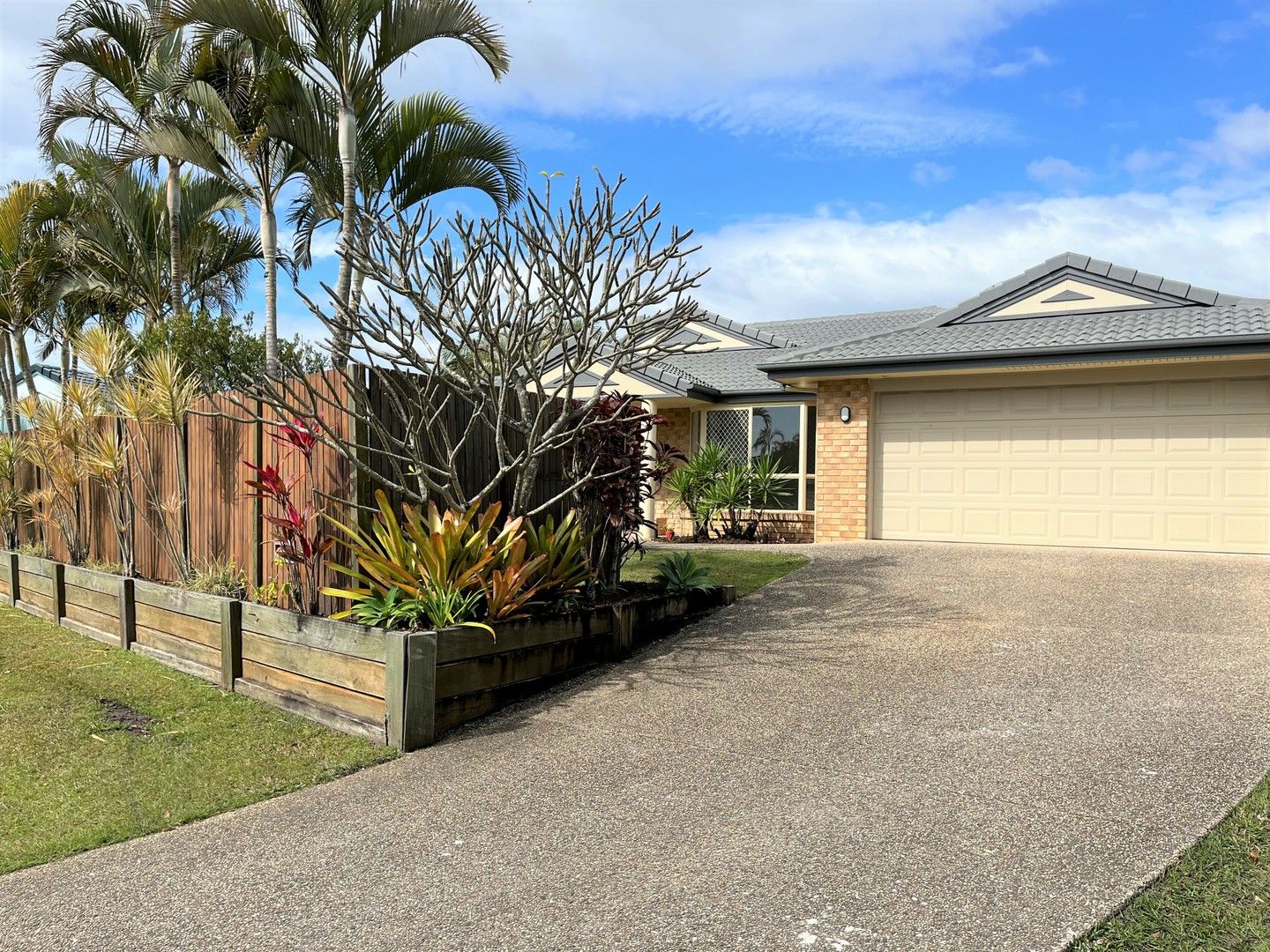 4 bedrooms House in 4 Torwood Pl MOUNTAIN CREEK QLD, 4557