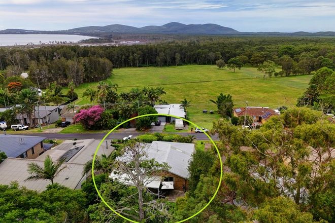 Picture of 81 Seabreeze Parade, GREEN POINT NSW 2428