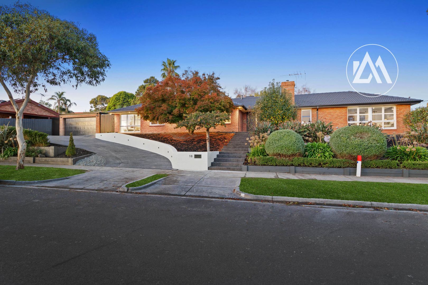 4 bedrooms House in 10 Peninsula Crescent LANGWARRIN VIC, 3910