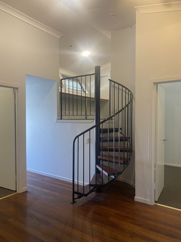 2 bedrooms Apartment / Unit / Flat in 3/80 Racecourse Road HAMILTON QLD, 4007