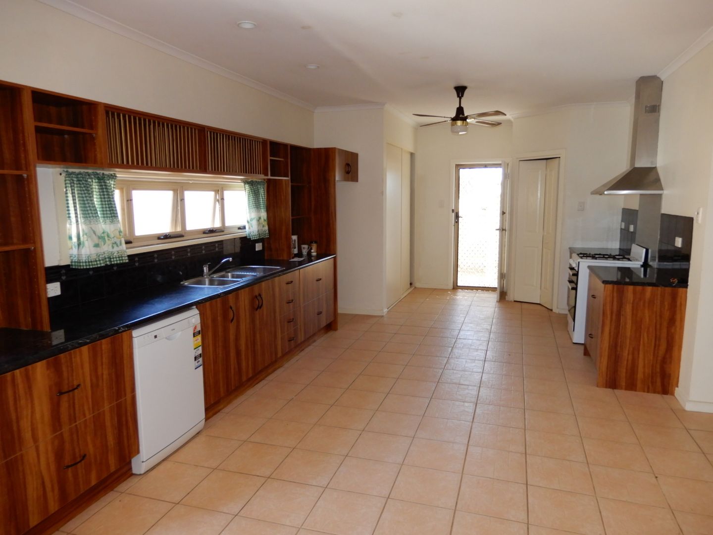 109 Darbon Tce, Crystal Brook SA 5523, Image 2