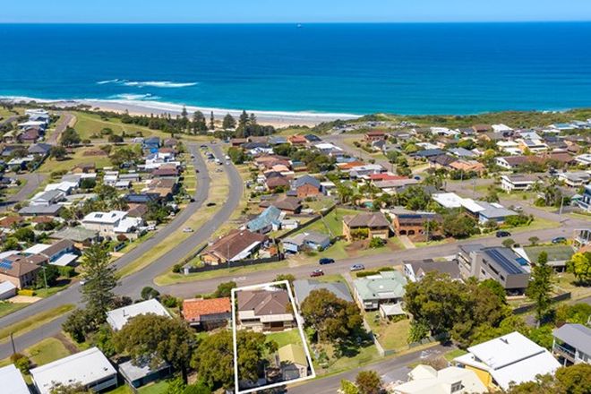 Picture of 4 Ocean View Parade, CAVES BEACH NSW 2281