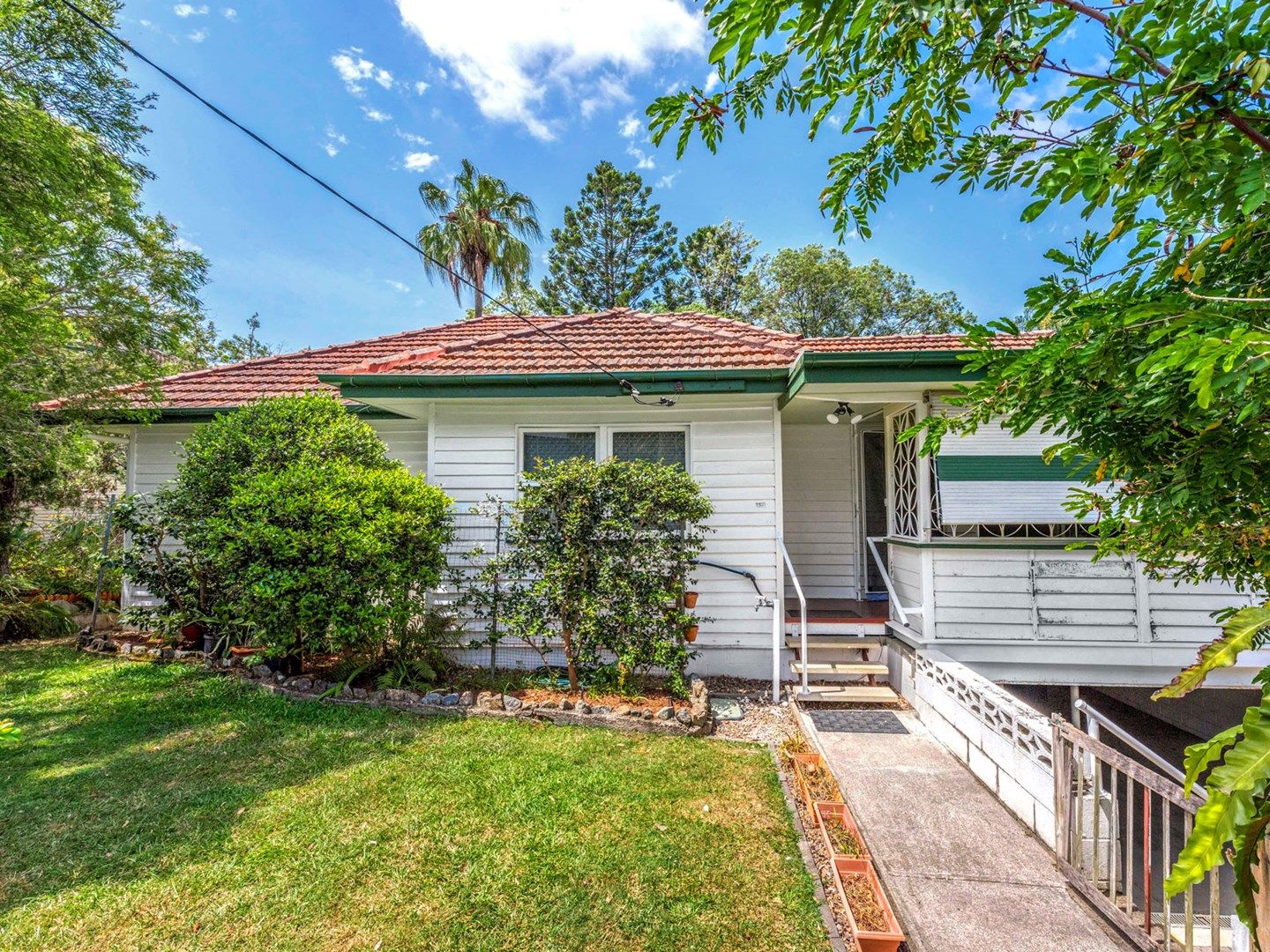 4 bedrooms House in 28 Russell Tce INDOOROOPILLY QLD, 4068