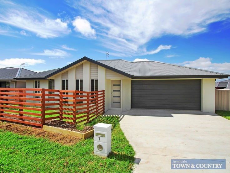 4 bedrooms House in 1 Campbell Parade ARMIDALE NSW, 2350