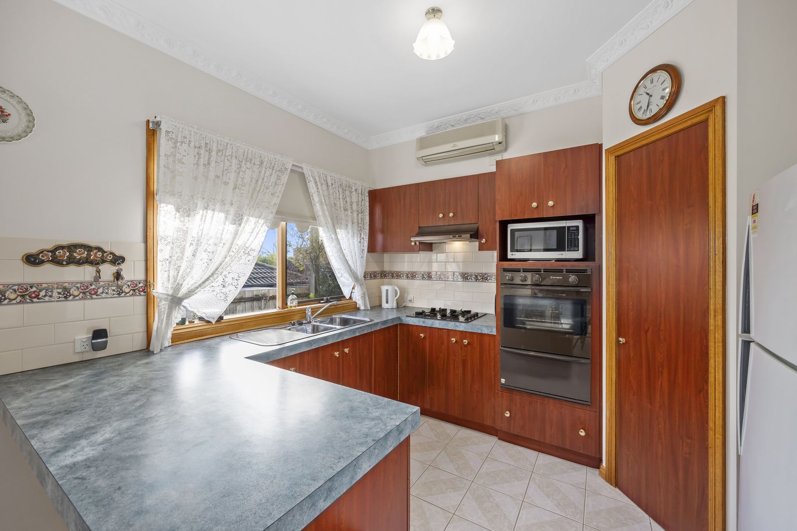 31 Yarraridge Drive, Chirnside Park VIC 3116, Image 2