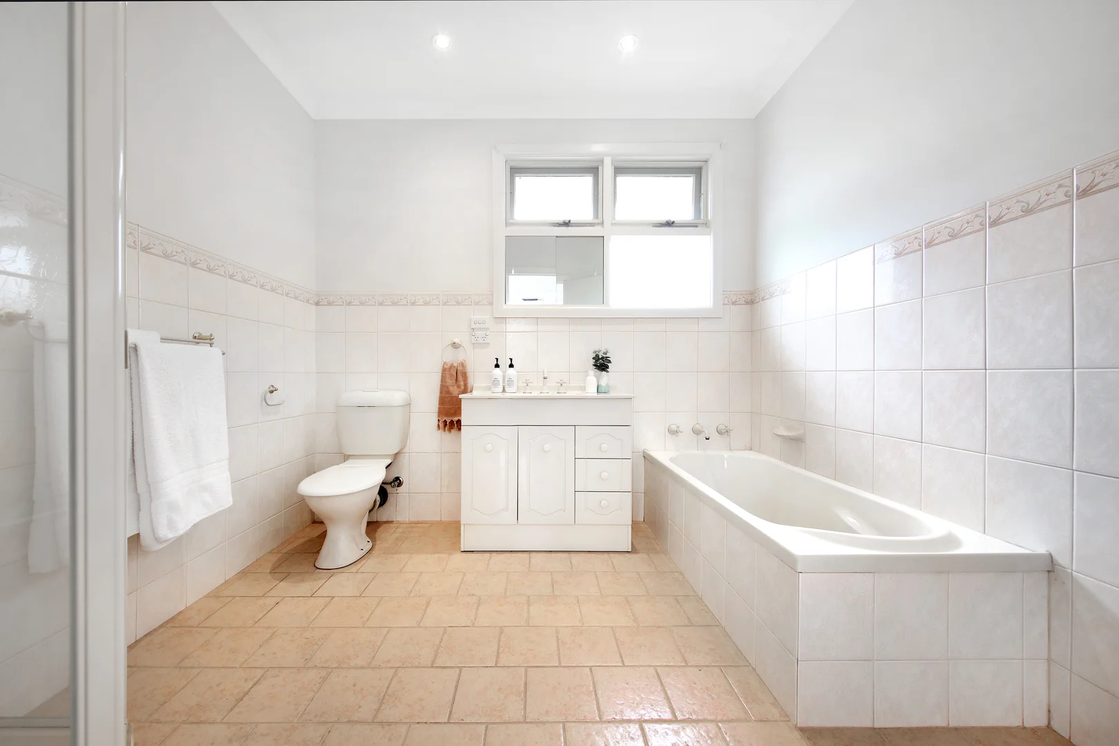 Additional image 10 of 2 Catherine Road, Bentleigh East VIC 3165