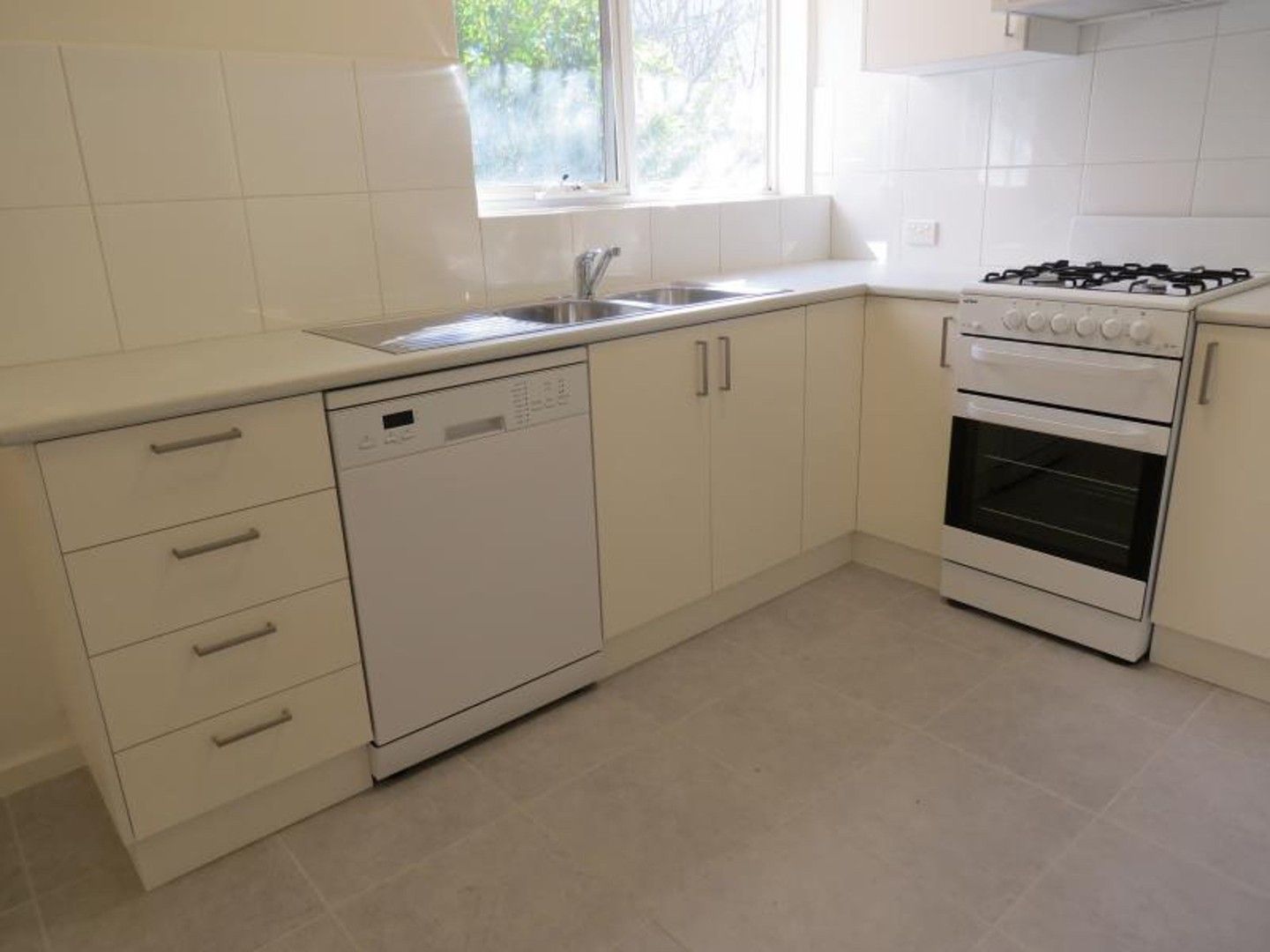 3 bedrooms Apartment / Unit / Flat in 24/1 Whitehall Court CAULFIELD NORTH VIC, 3161