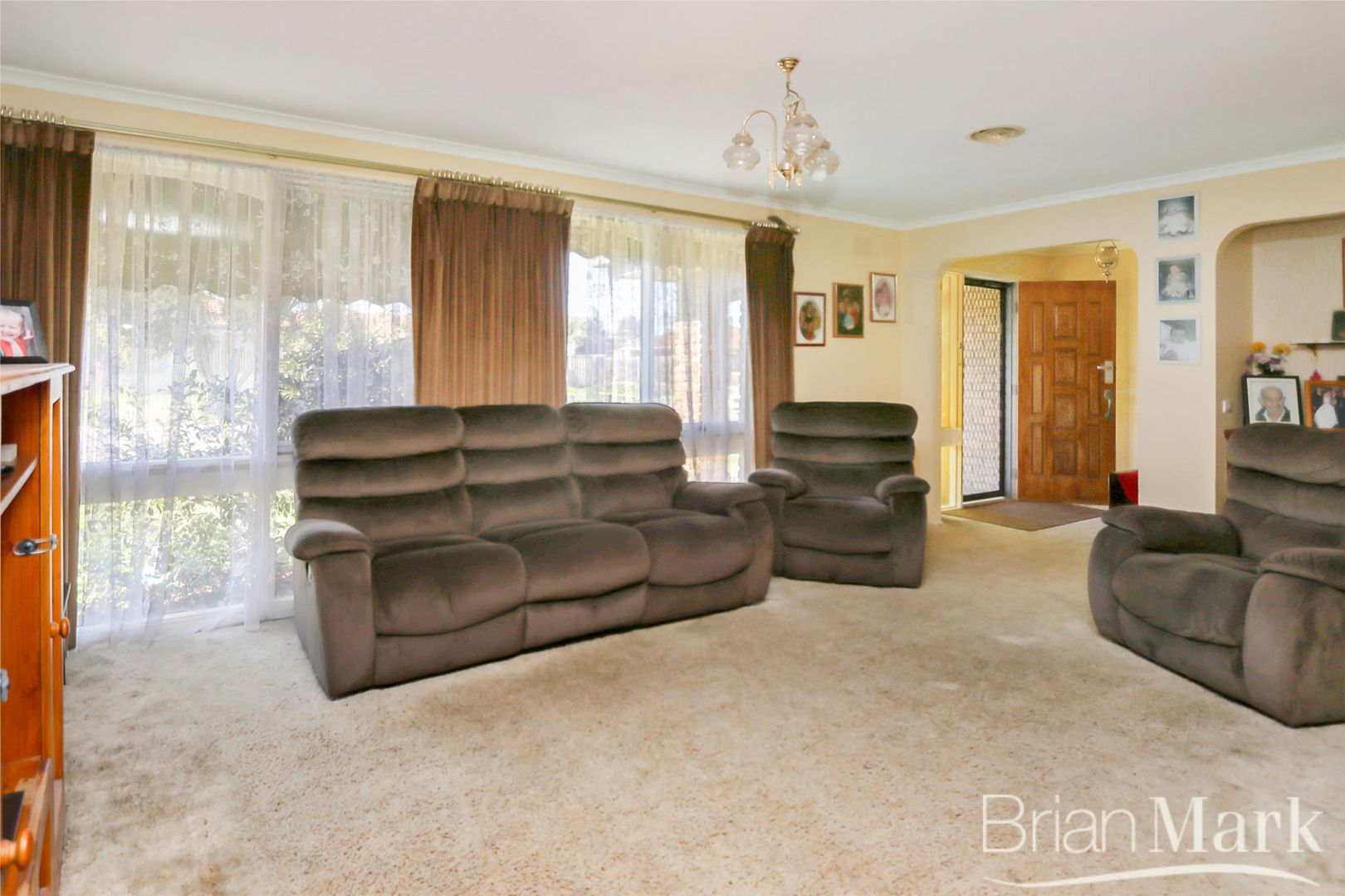 13 Bentley Crescent, Hoppers Crossing VIC 3029, Image 2