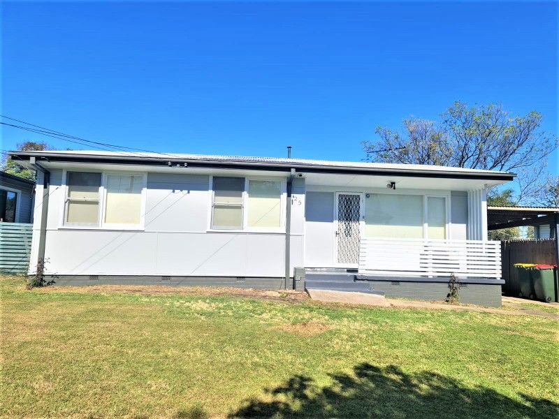 3 bedrooms House in 25 Feramin Avenue WHALAN NSW, 2770