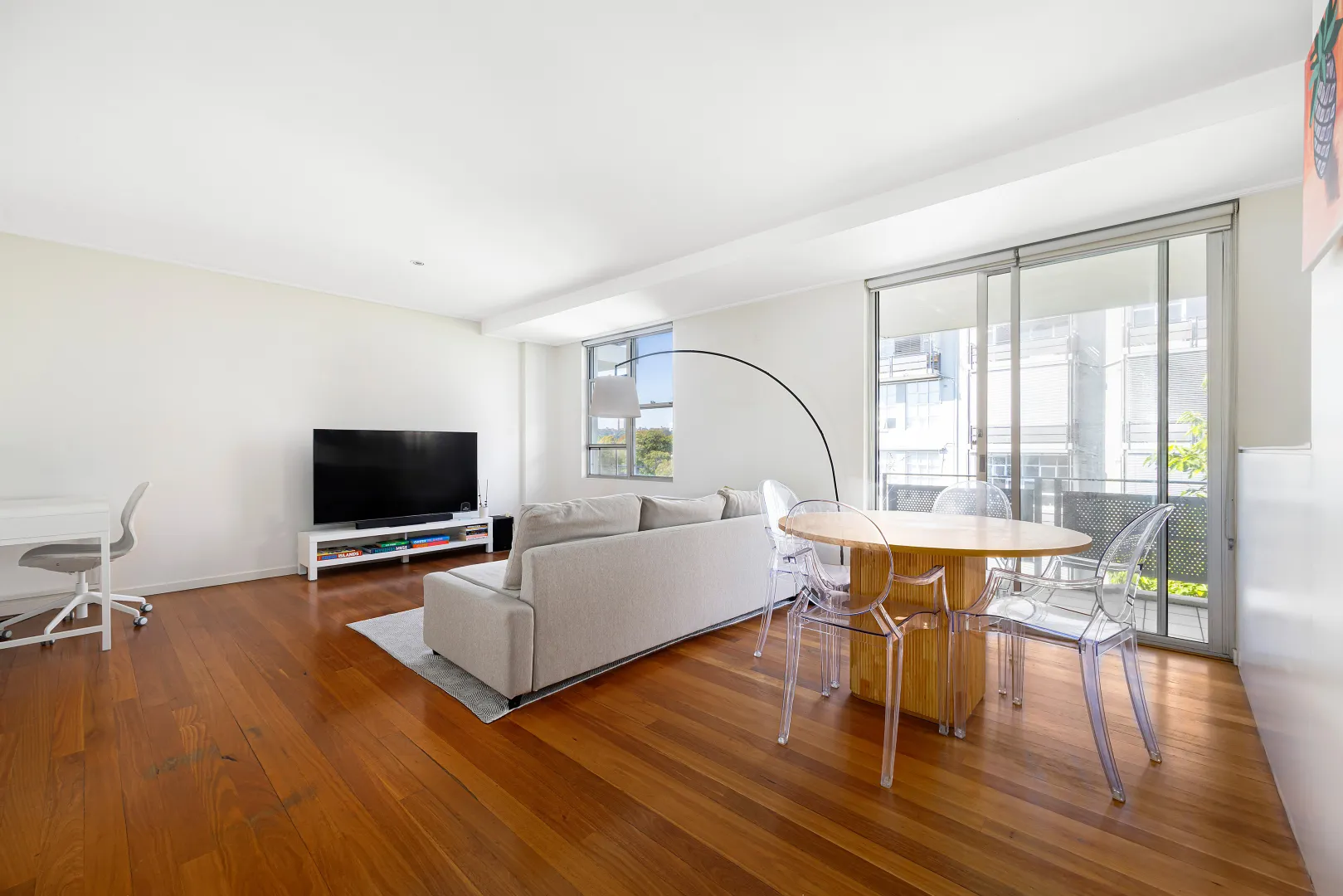 A Light-Filled Urban Retreat With Secure Parking – pohled 2