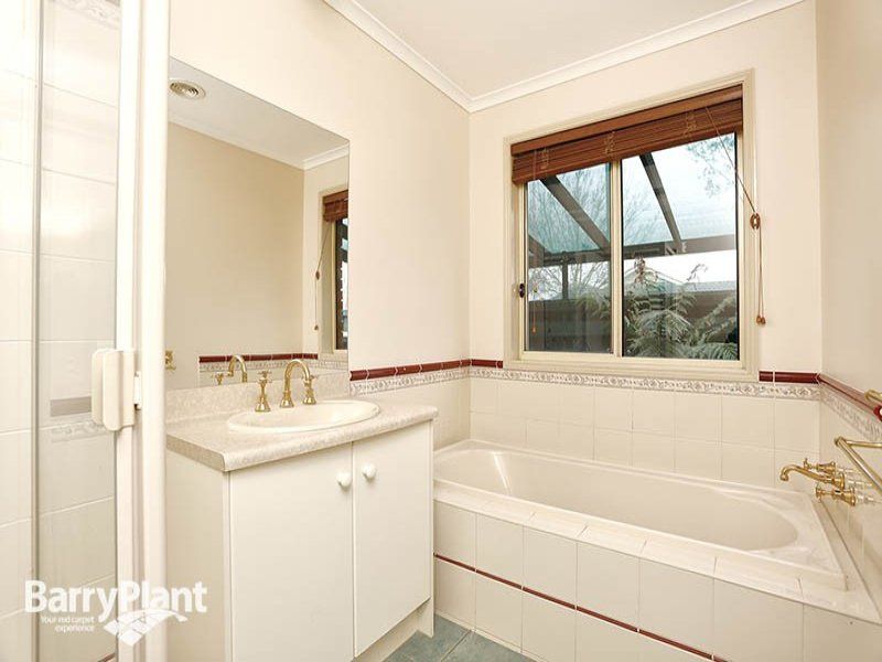 7 Ormiston Place, Narre Warren South VIC 3805, Image 2