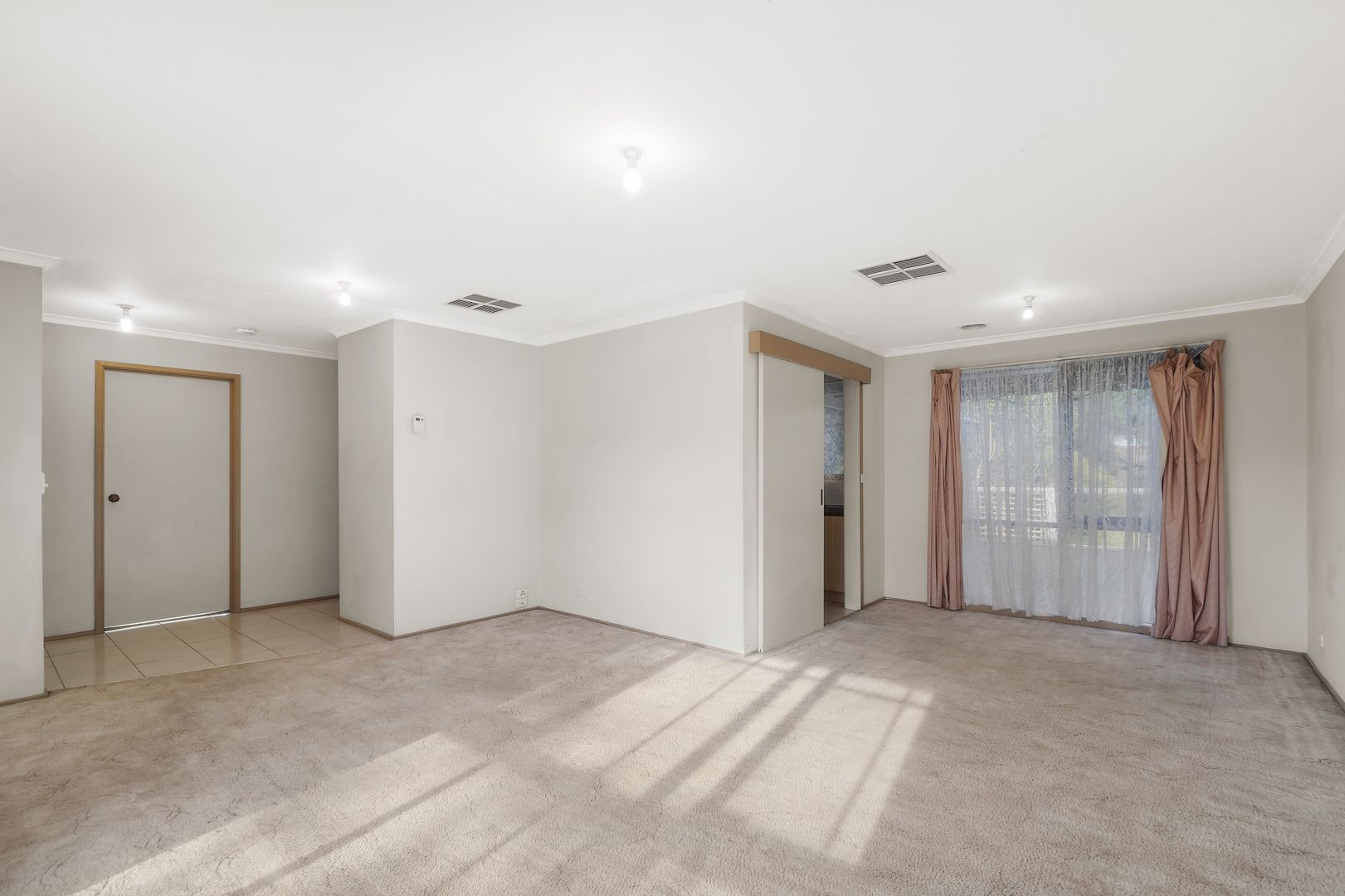 42 Kellaway Crescent, Mill Park VIC 3082, Image 2