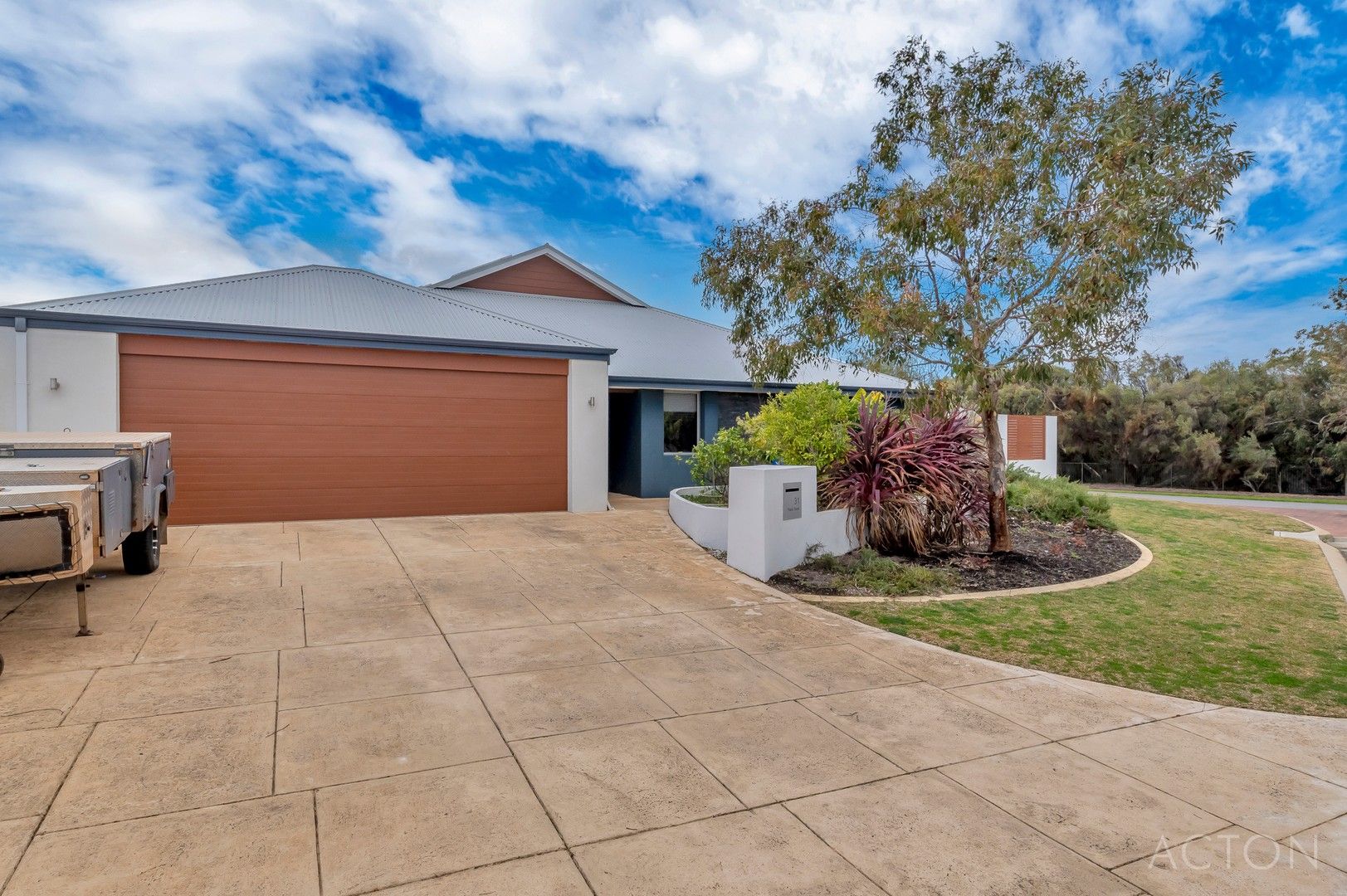 4 bedrooms House in 31 Placid Bend SOUTH YUNDERUP WA, 6208